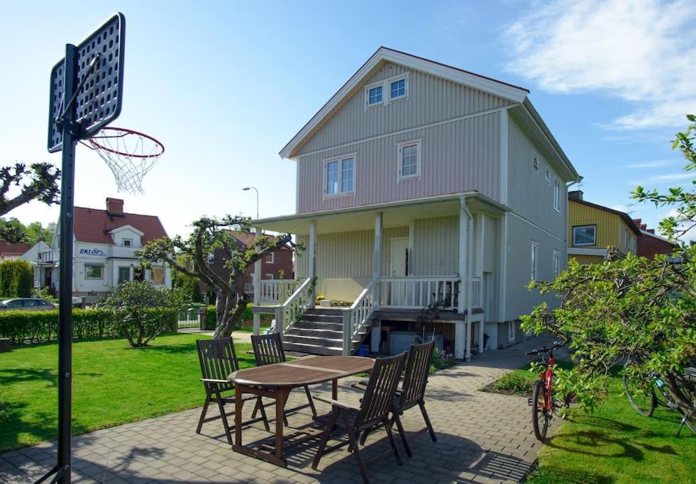 Ferienwohnung Downtown In Ten - Free Parking Göteborg Exterior foto